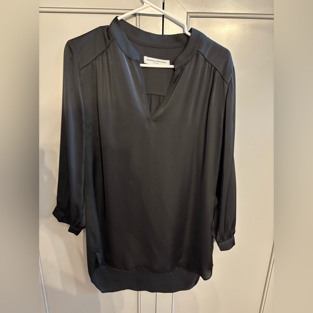 AMANDA UPRICHARD
LONG SLEEVE SILKY BLACK TUNIC BLOUSE - SMALL
